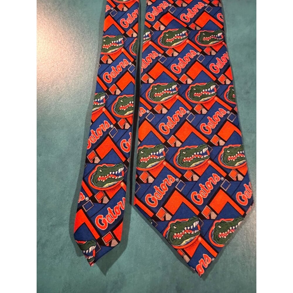 Vintage 90s Larson 100% Silk Florida Gators Tie – Bold Collegiate Allover‎ Print